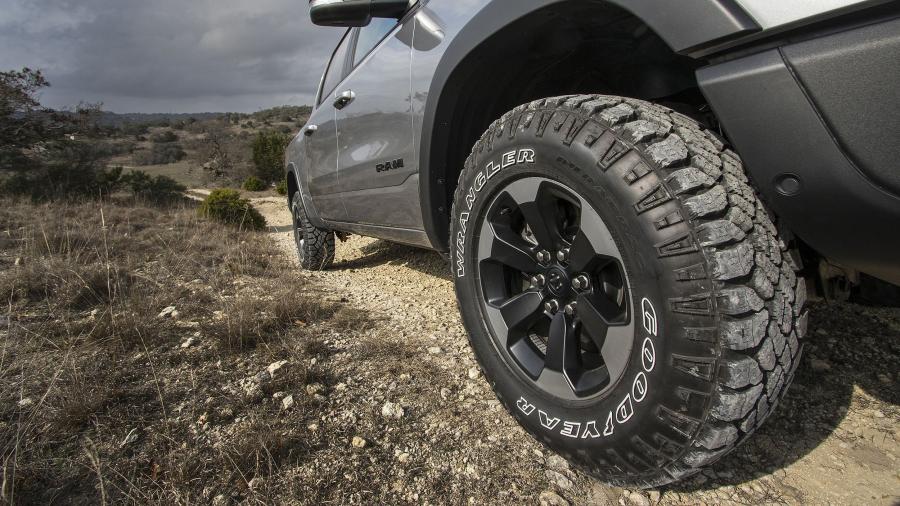 Детали экстерьера Dodge Ram 1500 Rebel Crew Cab (DT) 2018 года  (фото 46 из 48)